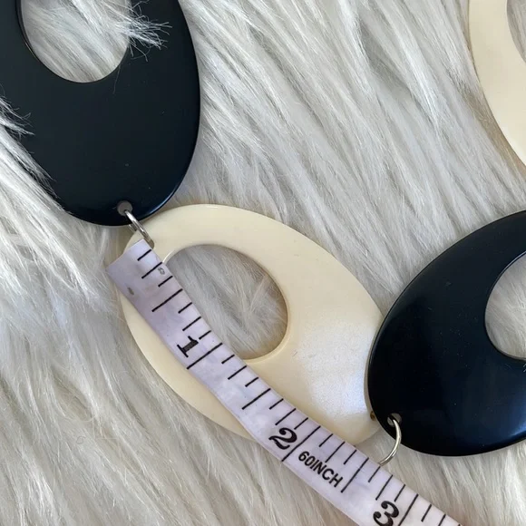 Black and white yin & Yang play dress up statement round beads plastic necklace - Picture 12 of 17